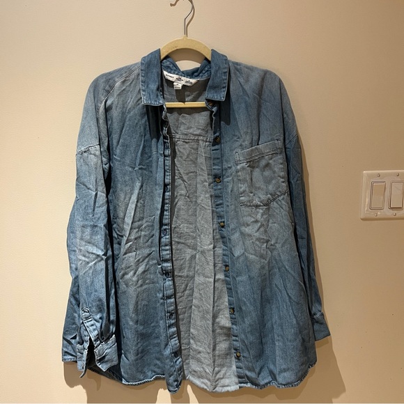 Oversized Button-Down Boyfriend Shirt - Picture 3 of 5